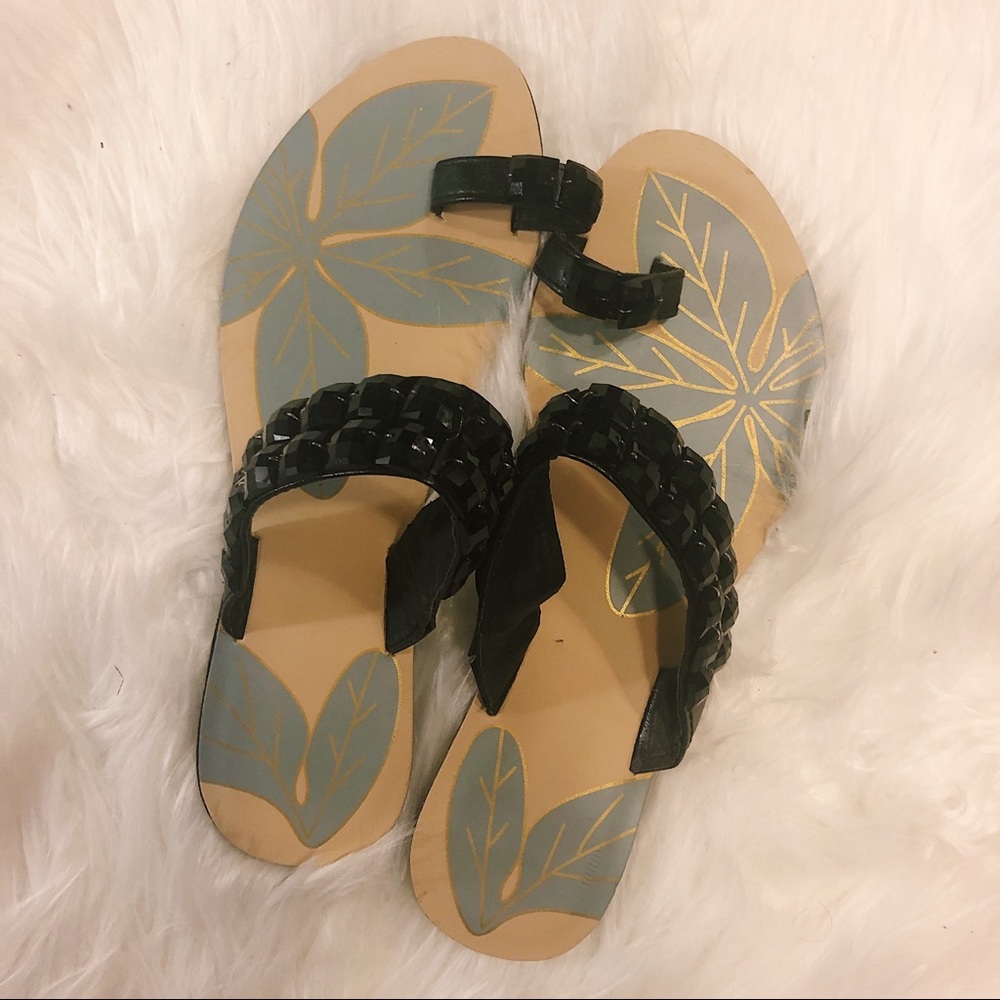 NWT Black Beaded Toe Loop Sandals!